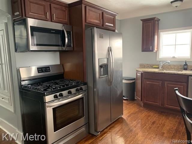 428 E Hayes Ave - Photo 2 of 9