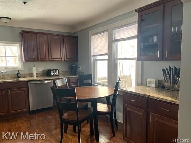 428 E Hayes Ave - Photo 3 of 9