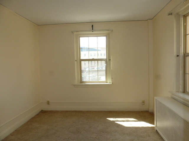 440 N Park Ave #B - Photo 6 of 10