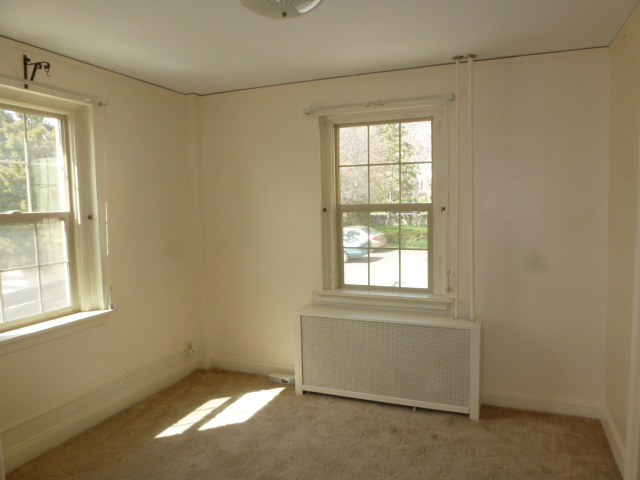 440 N Park Ave #B - Photo 7 of 10