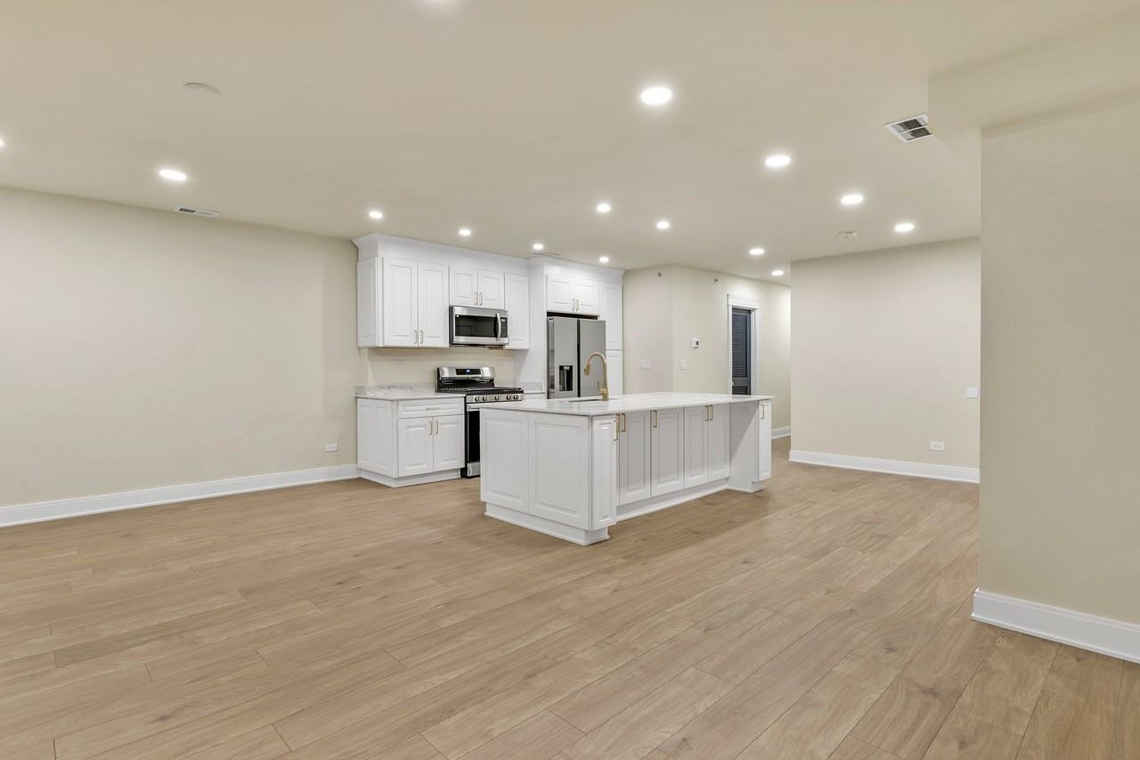 317 Canal St #B - Photo 3 of 16