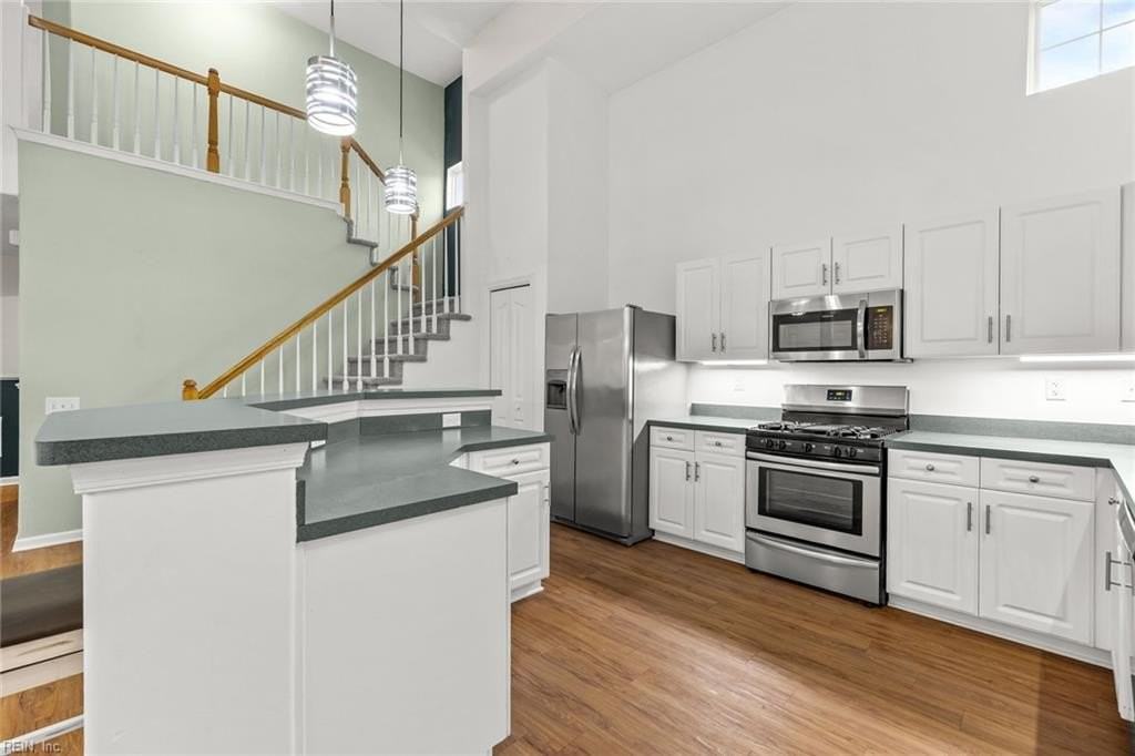 1221 Duchess Of York Quay - Photo 3 of 37