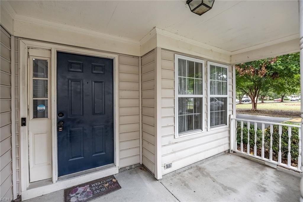 1221 Duchess Of York Quay - Photo 4 of 37