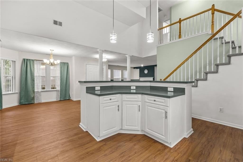 1221 Duchess Of York Quay - Photo 5 of 37