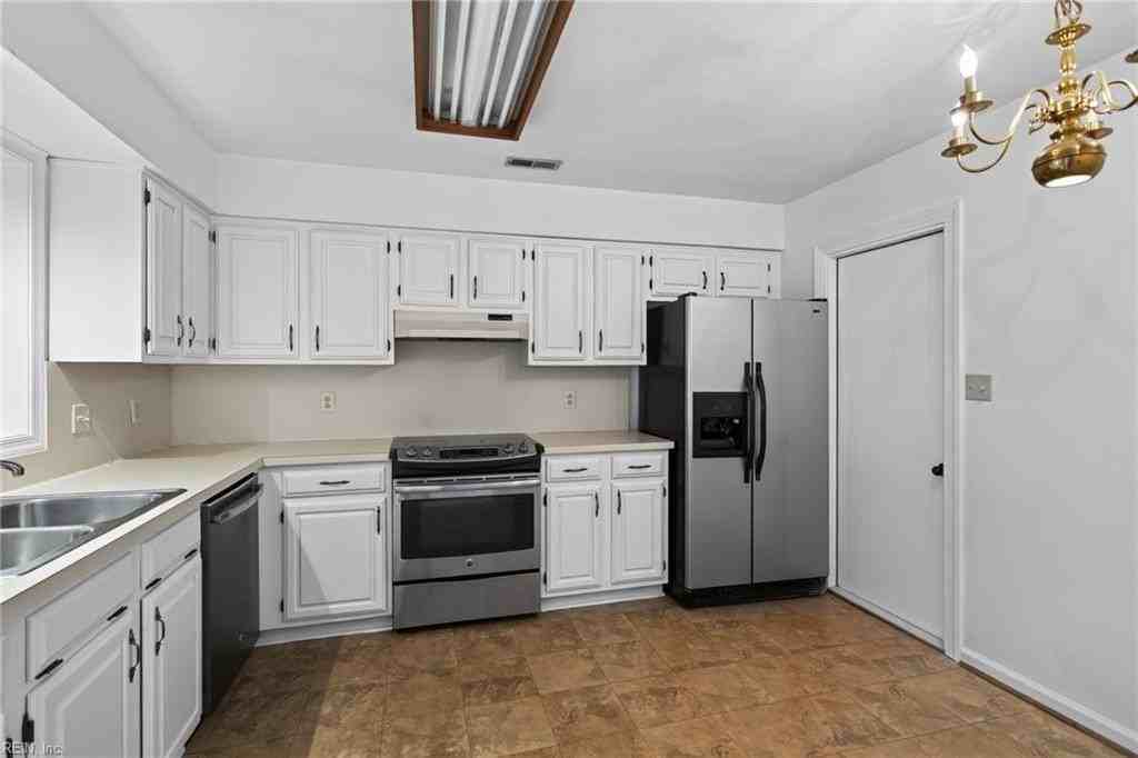 1245 Hillock Xing - Photo 3 of 23