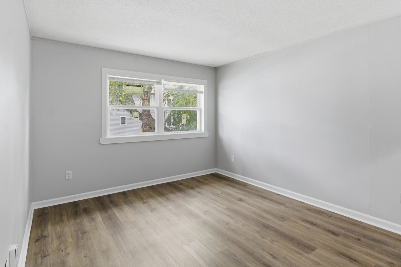 1605 N Willow Rd - Photo 2 of 16