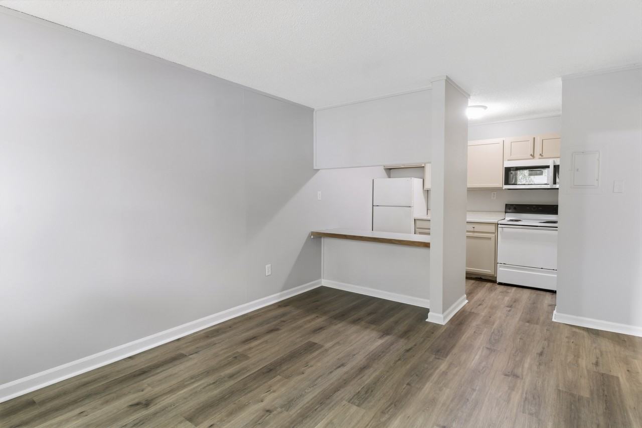 1605 N Willow Rd - Photo 3 of 16