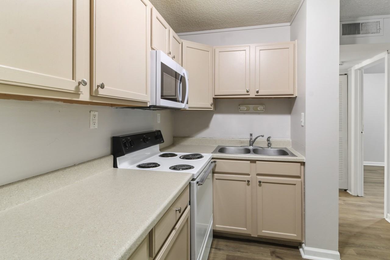 1605 N Willow Rd - Photo 4 of 16