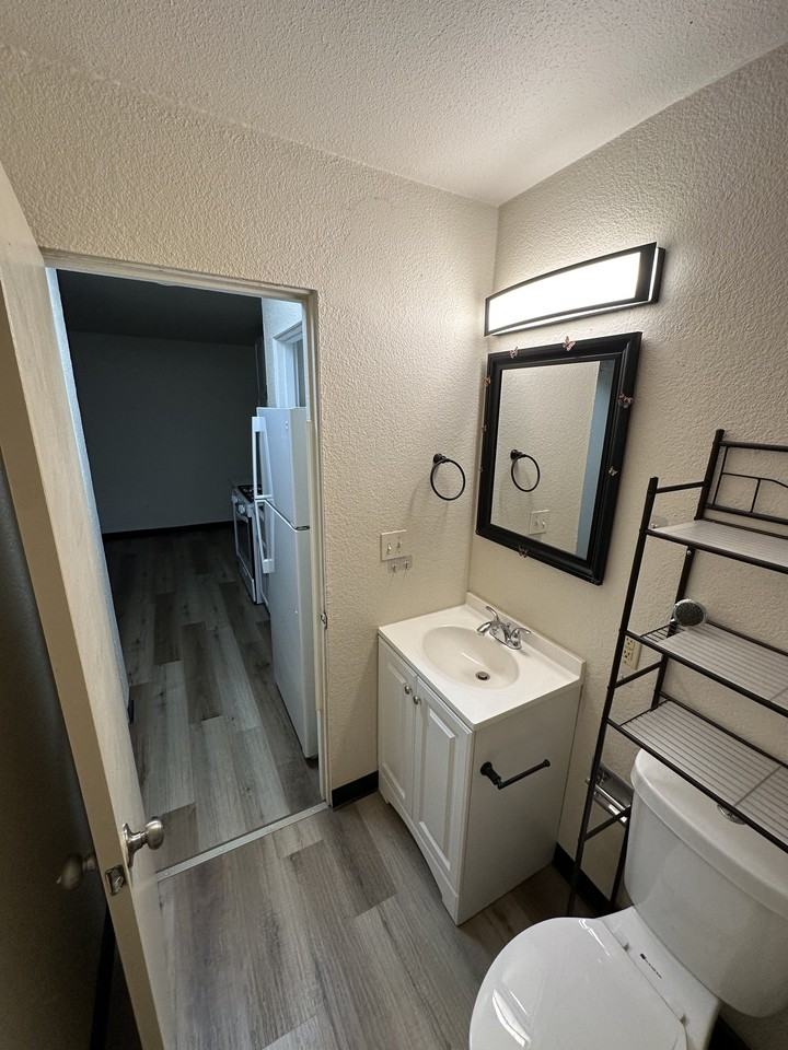 618 Gambell St #25 - Photo 5 of 7