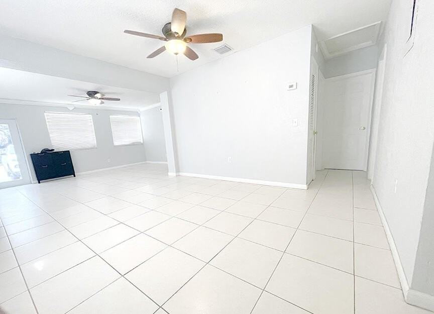324 Sw 22nd St #A - Photo 4 of 31