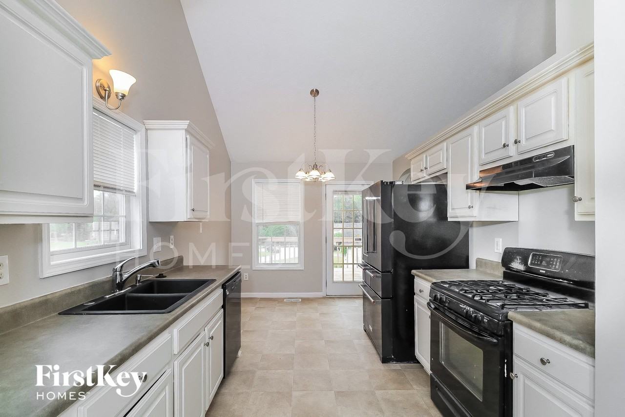 3943 Garrett Springs Dr - Photo 5 of 15