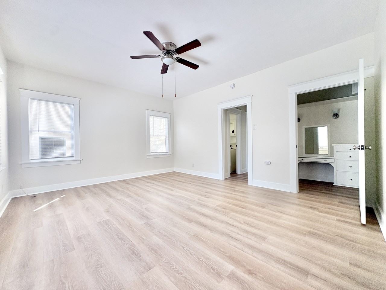 1035 E. Broadway - Photo 2 of 16