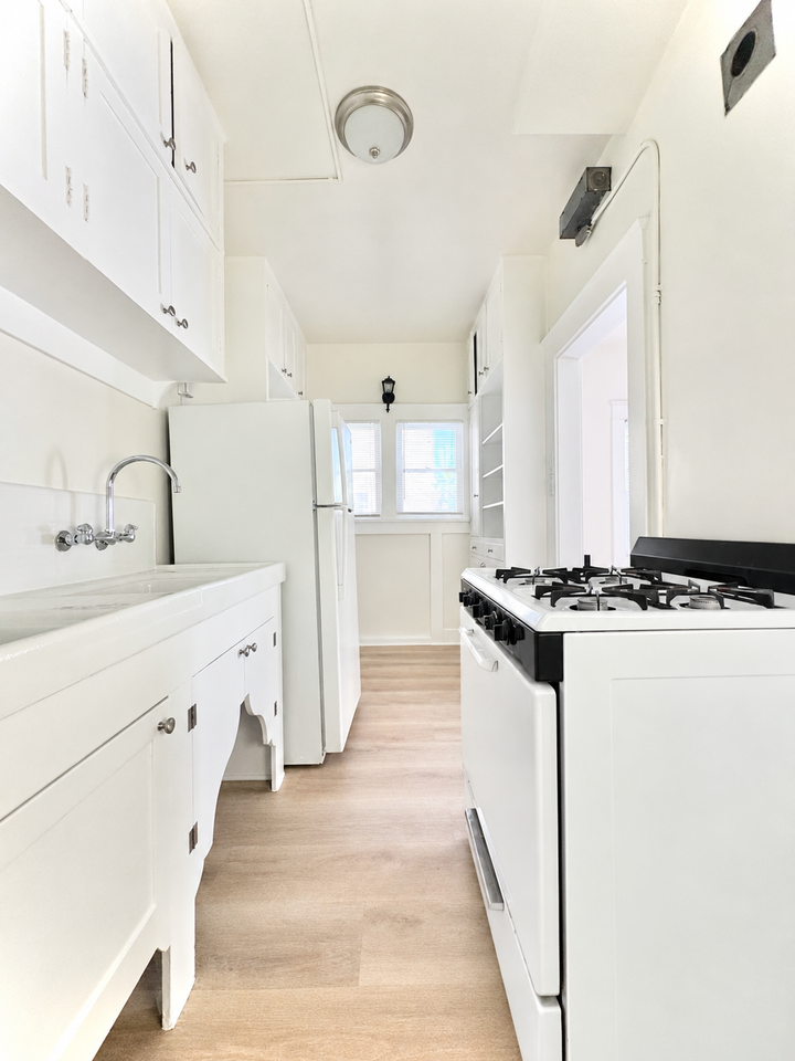 1035 E. Broadway - Photo 4 of 16