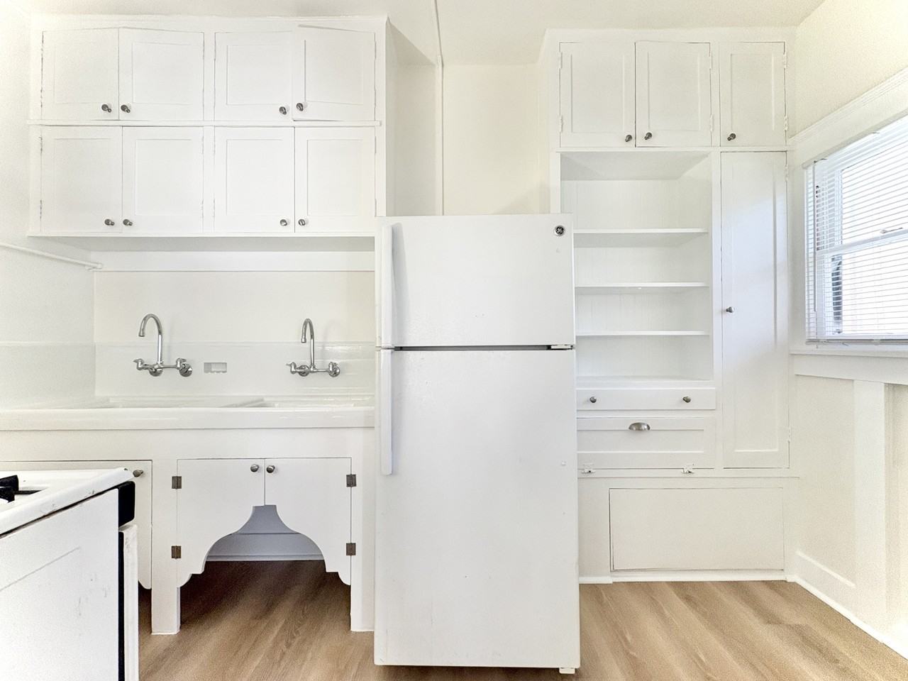 1035 E. Broadway - Photo 5 of 16