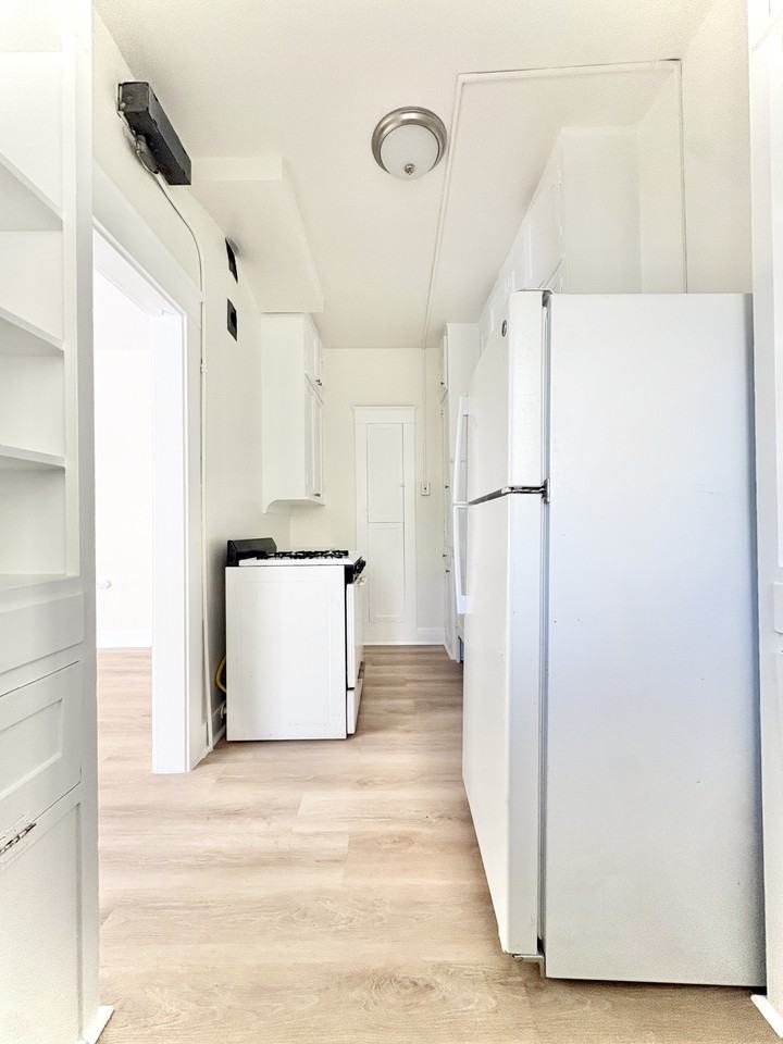 1035 E. Broadway - Photo 6 of 16