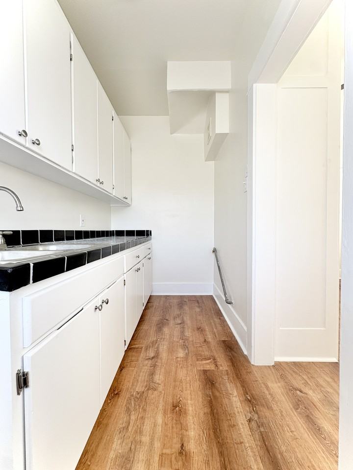 959 E. Broadway - Photo 3 of 13