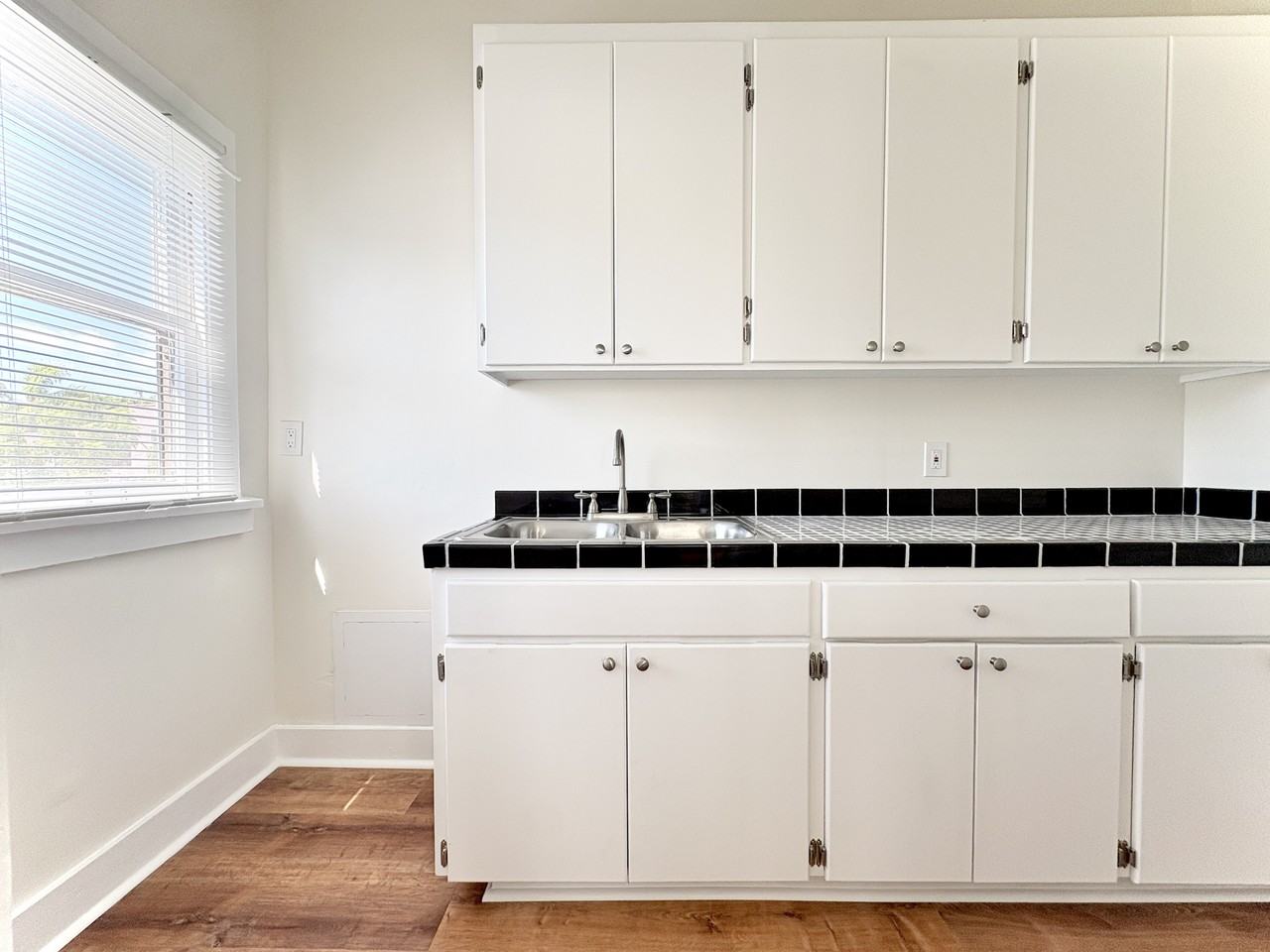 959 E. Broadway - Photo 4 of 13