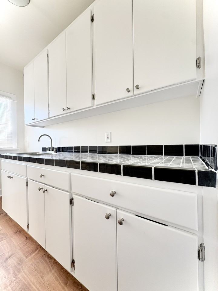 959 E. Broadway - Photo 5 of 13