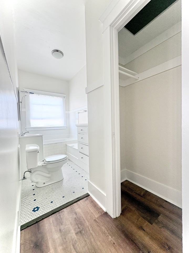 959 E. Broadway - Photo 7 of 13