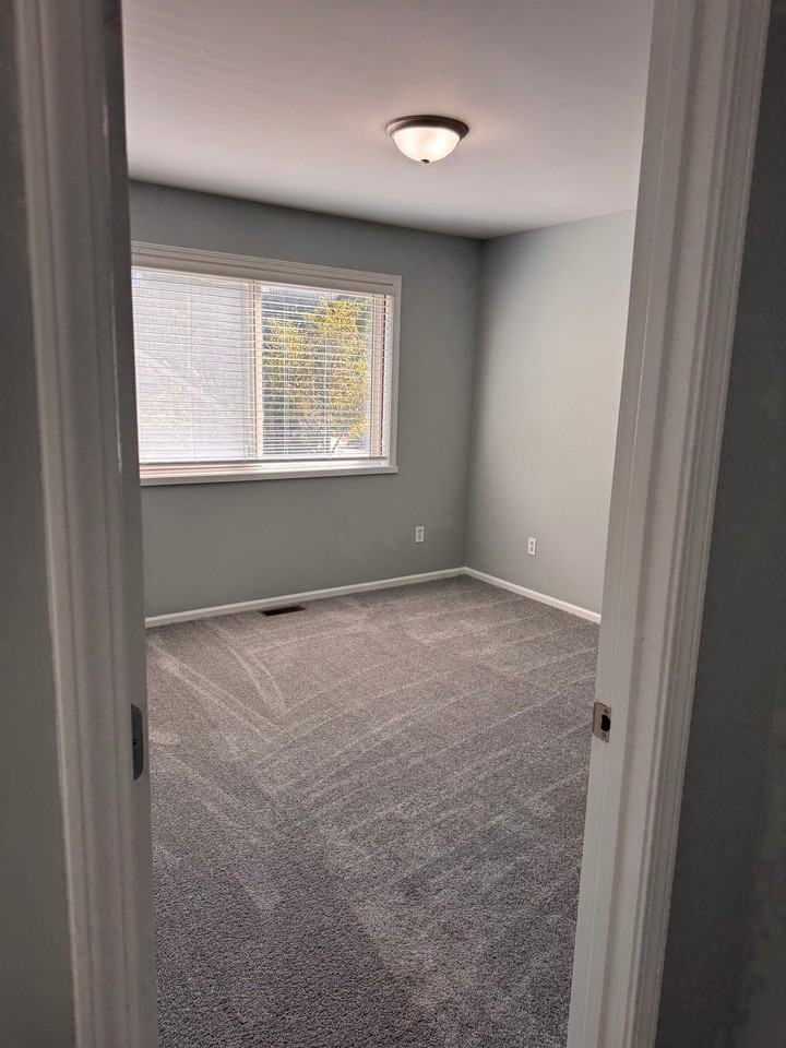 5709 W Hills Rd #5709 - Photo 6 of 8