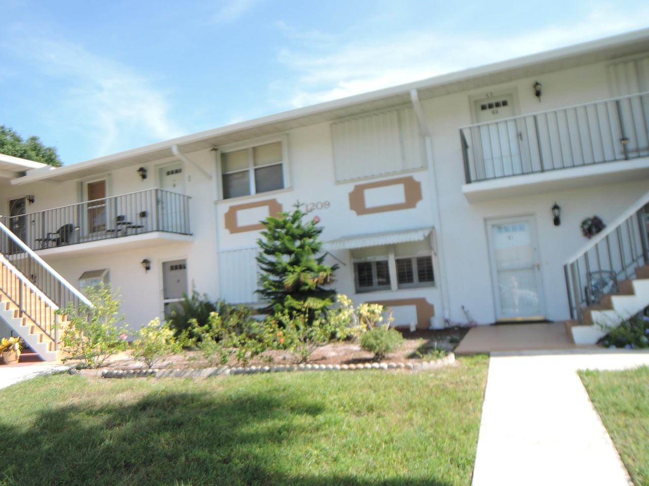 1209 S Lakes End Dr #D2 - Photo 2 of 24