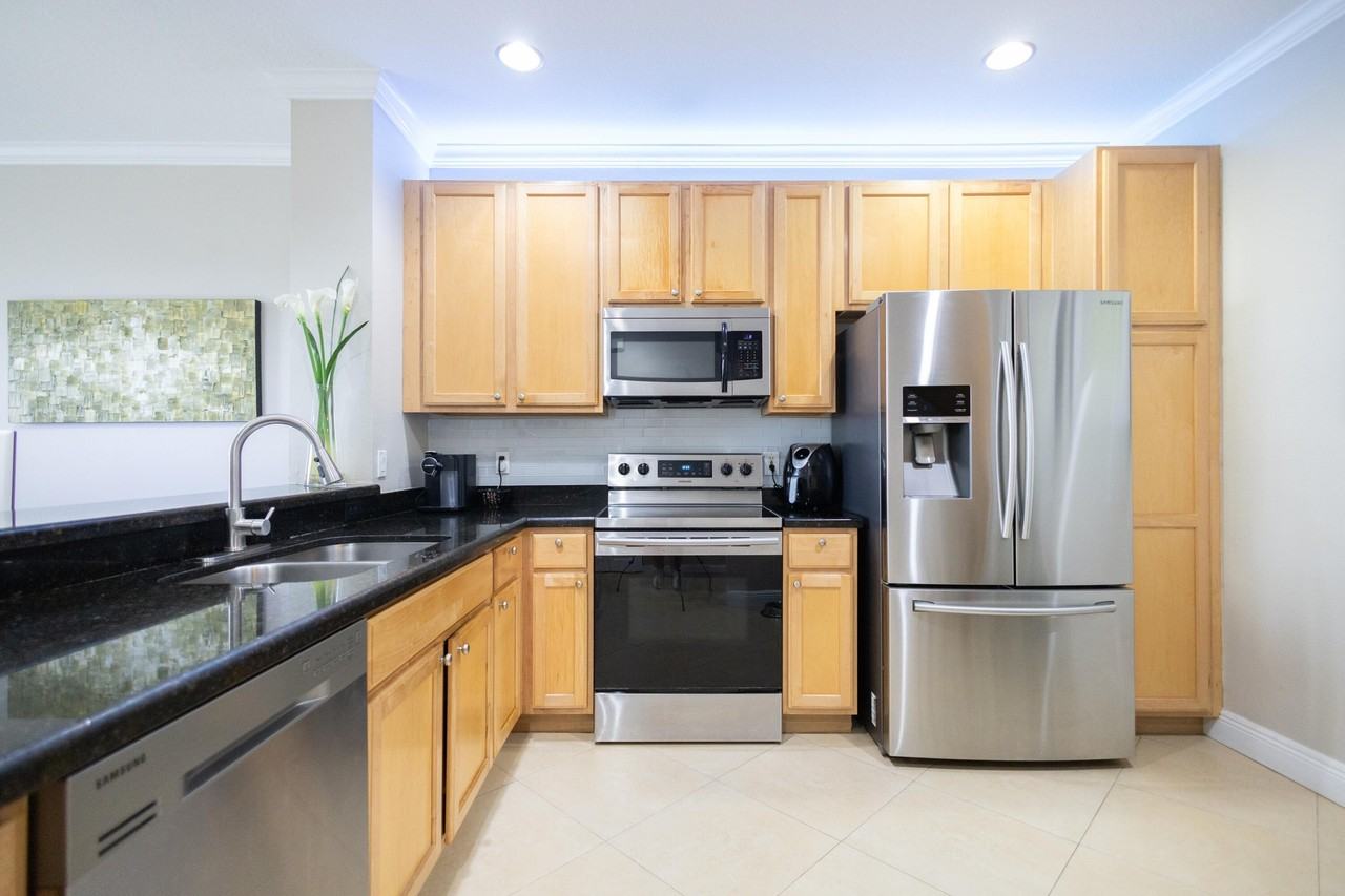 8115 Bellagio Ln - Photo 4 of 19