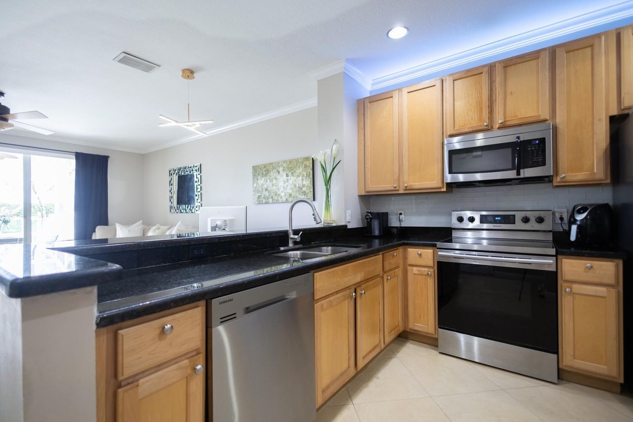8115 Bellagio Ln - Photo 5 of 19