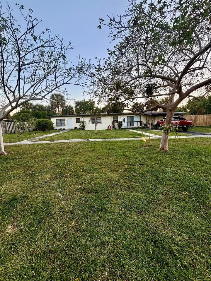 4380 Sw 11th St - Photo 2 of 18