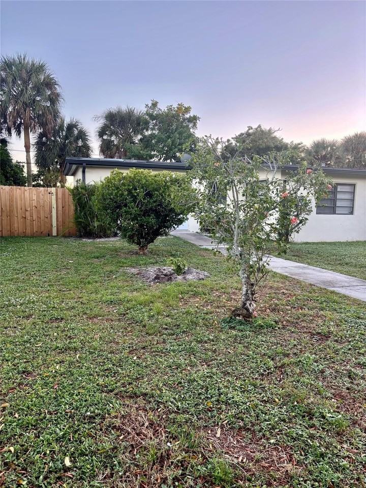 4380 Sw 11th St - Photo 5 of 18