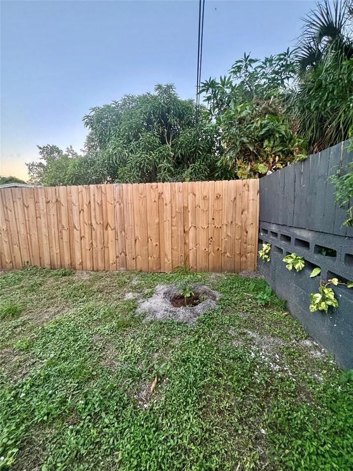 4380 Sw 11th St - Photo 7 of 18
