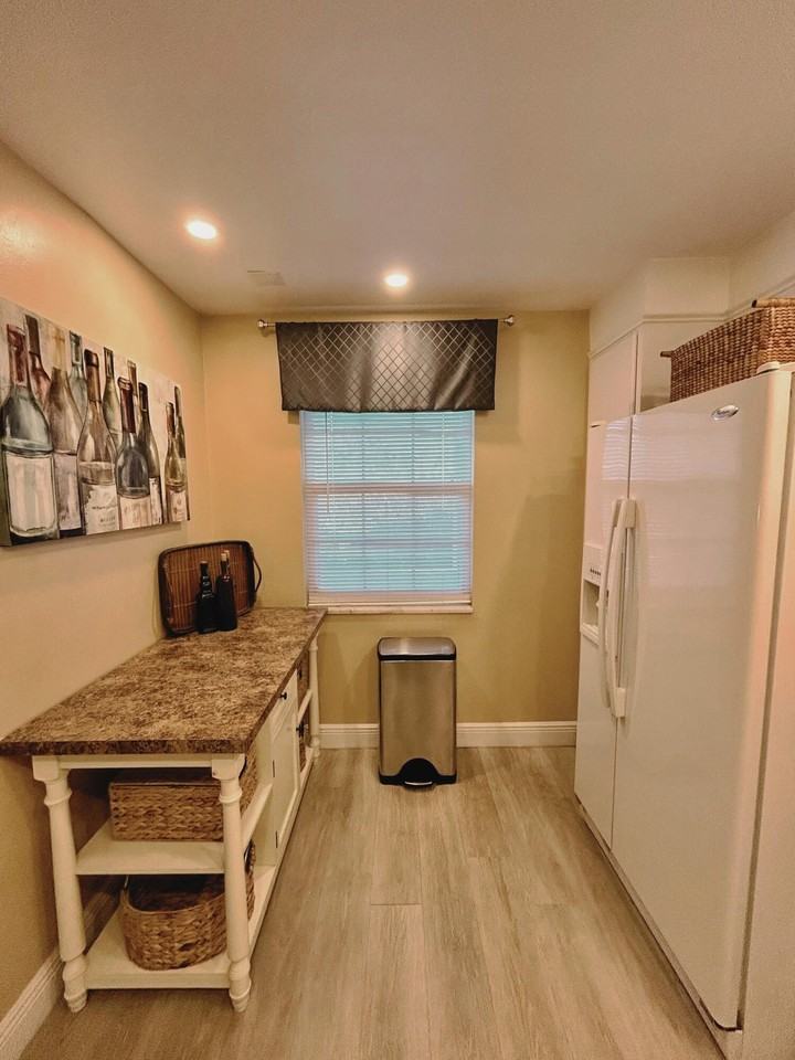 3850 Oaks Clubhouse Dr #305 - Photo 4 of 50