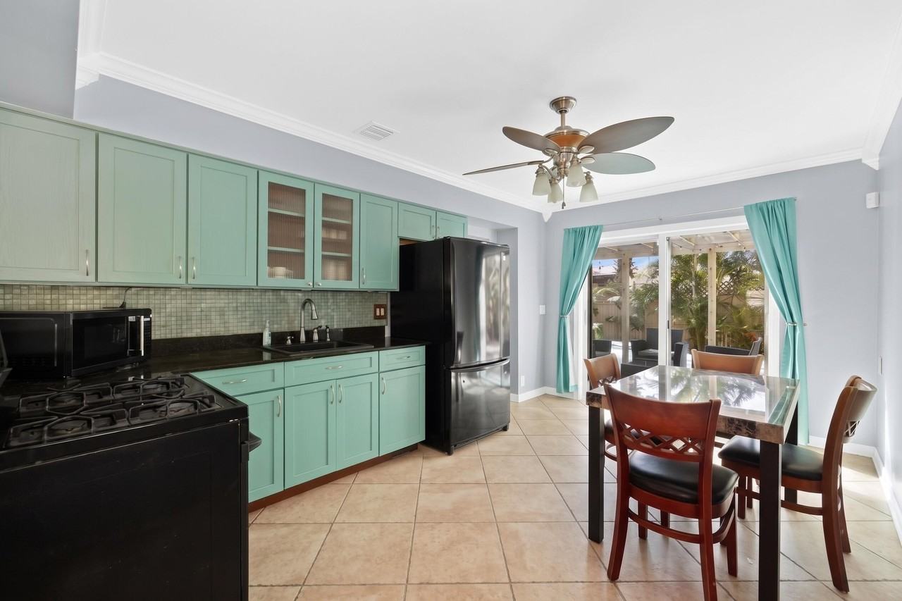 101 E 25th St - Photo 4 of 19