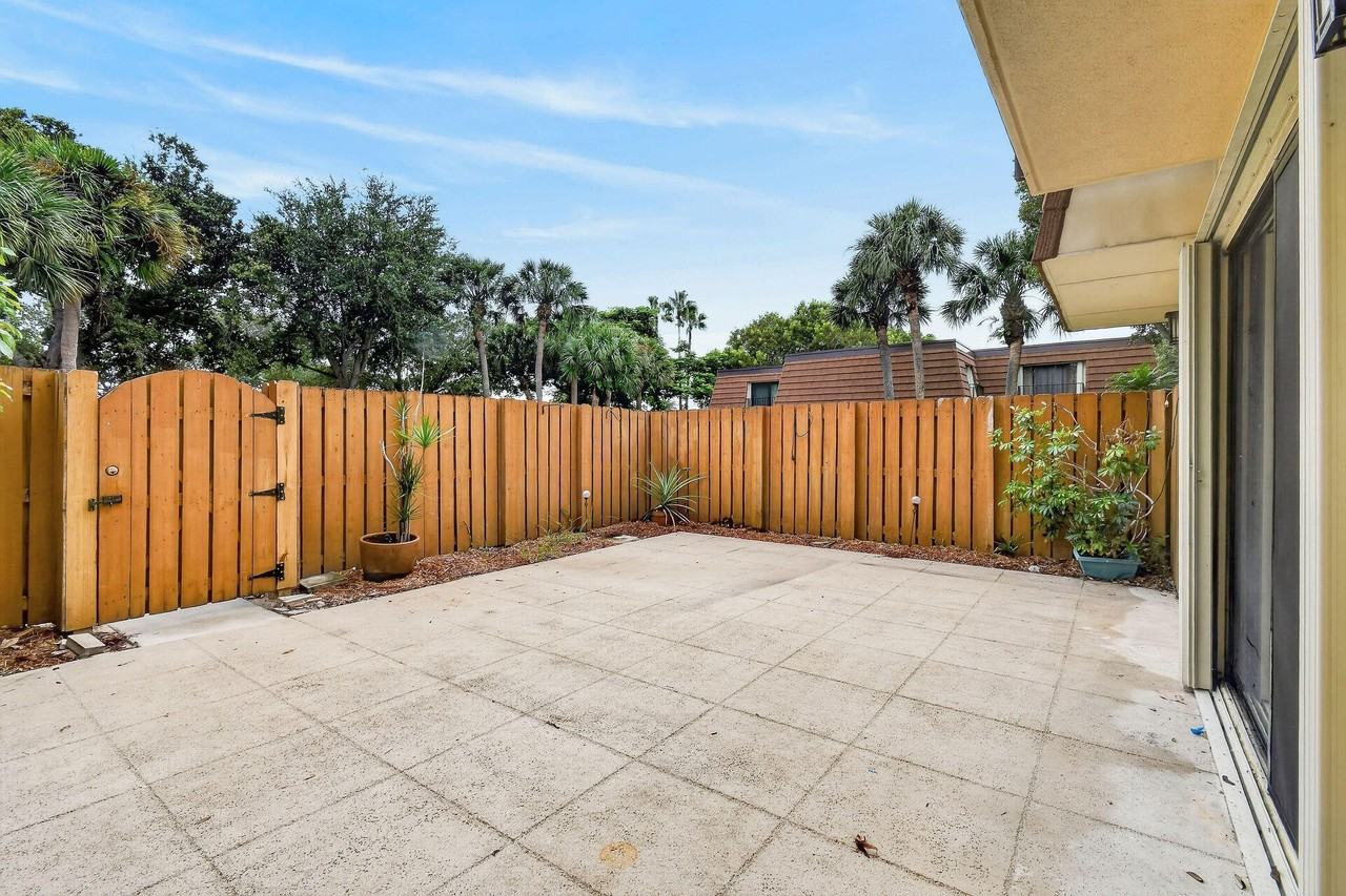 2405 24th Ct - Photo 3 of 46