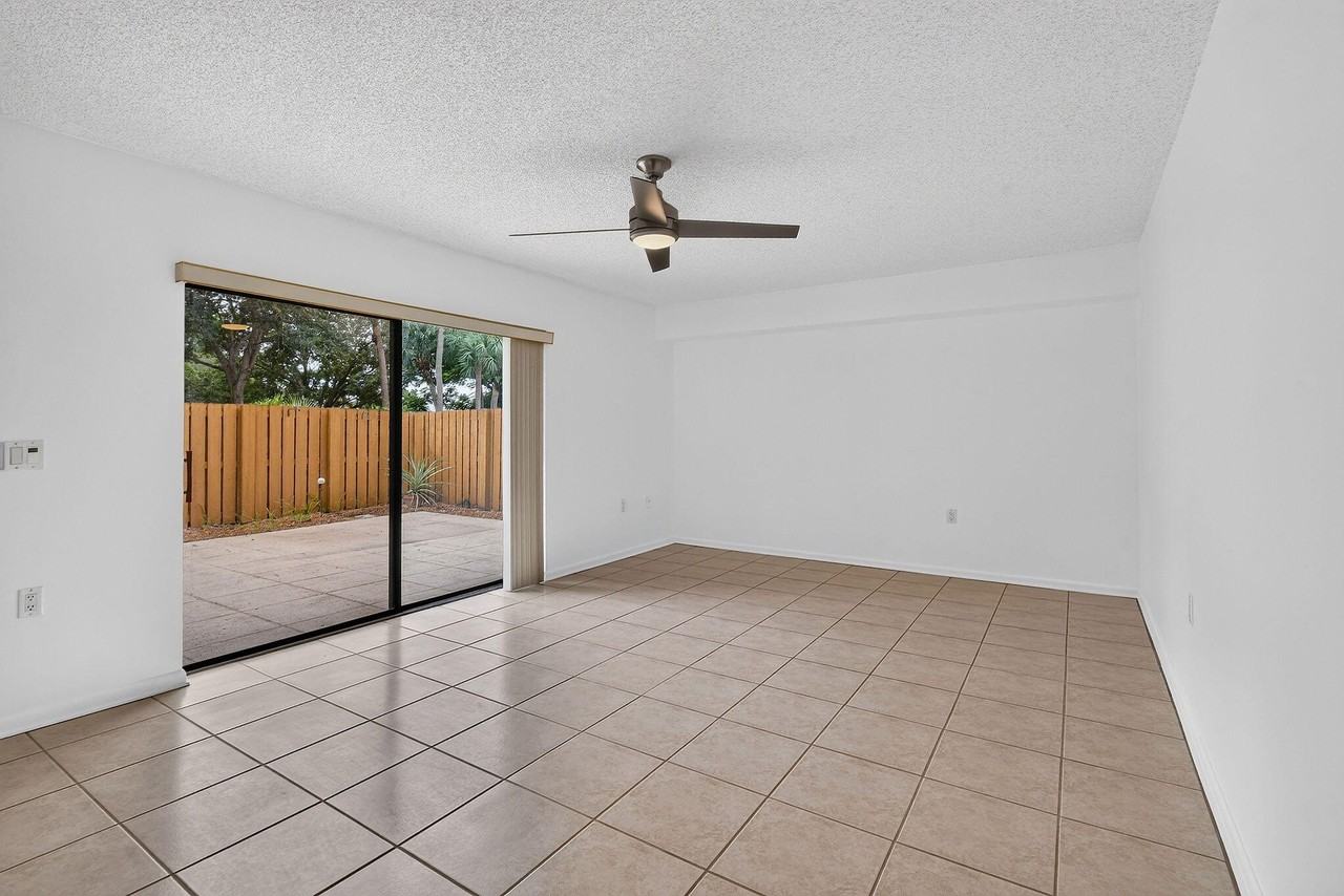 2405 24th Ct - Photo 4 of 46