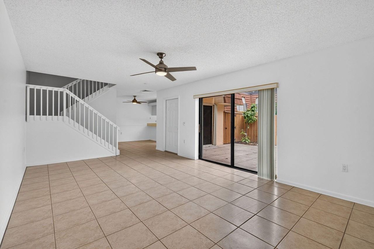 2405 24th Ct - Photo 5 of 46