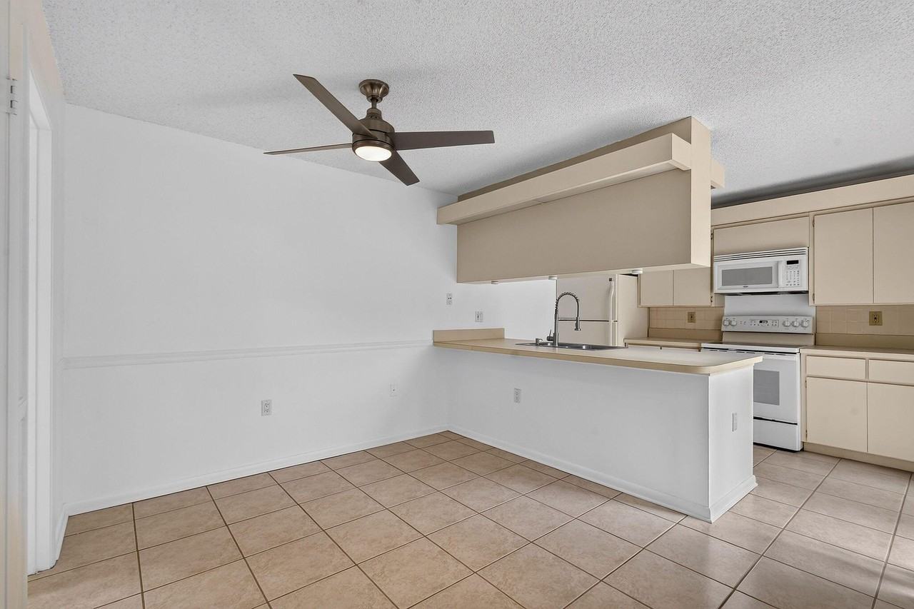2405 24th Ct - Photo 6 of 46