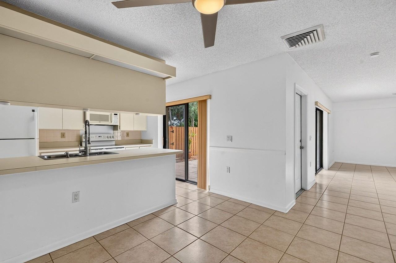 2405 24th Ct - Photo 7 of 46