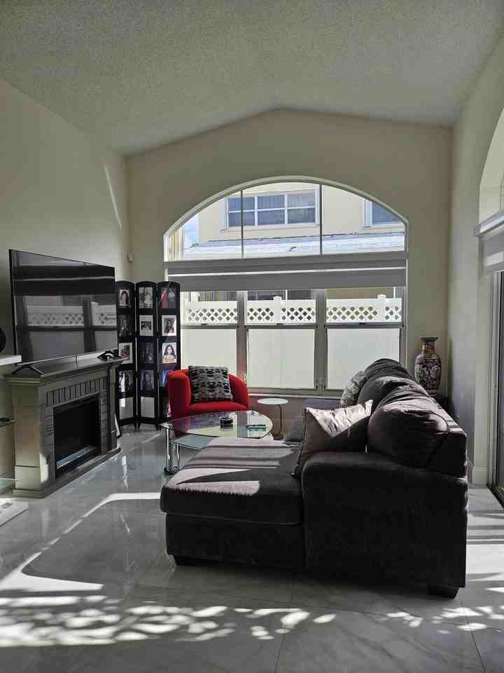 11034 Nw 46th Dr - Photo 4 of 8