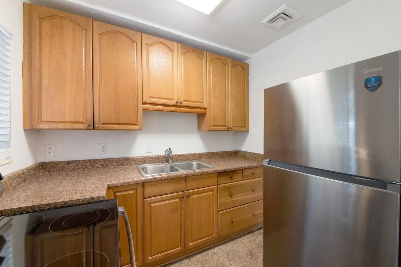 2219 W Pineridge Ct - Photo 6 of 19