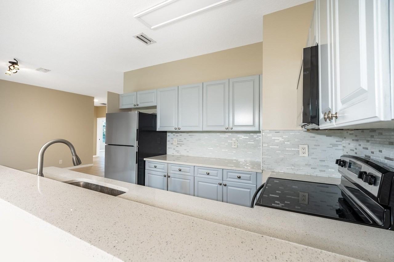 1235 Nw 27th Ave - Photo 3 of 24