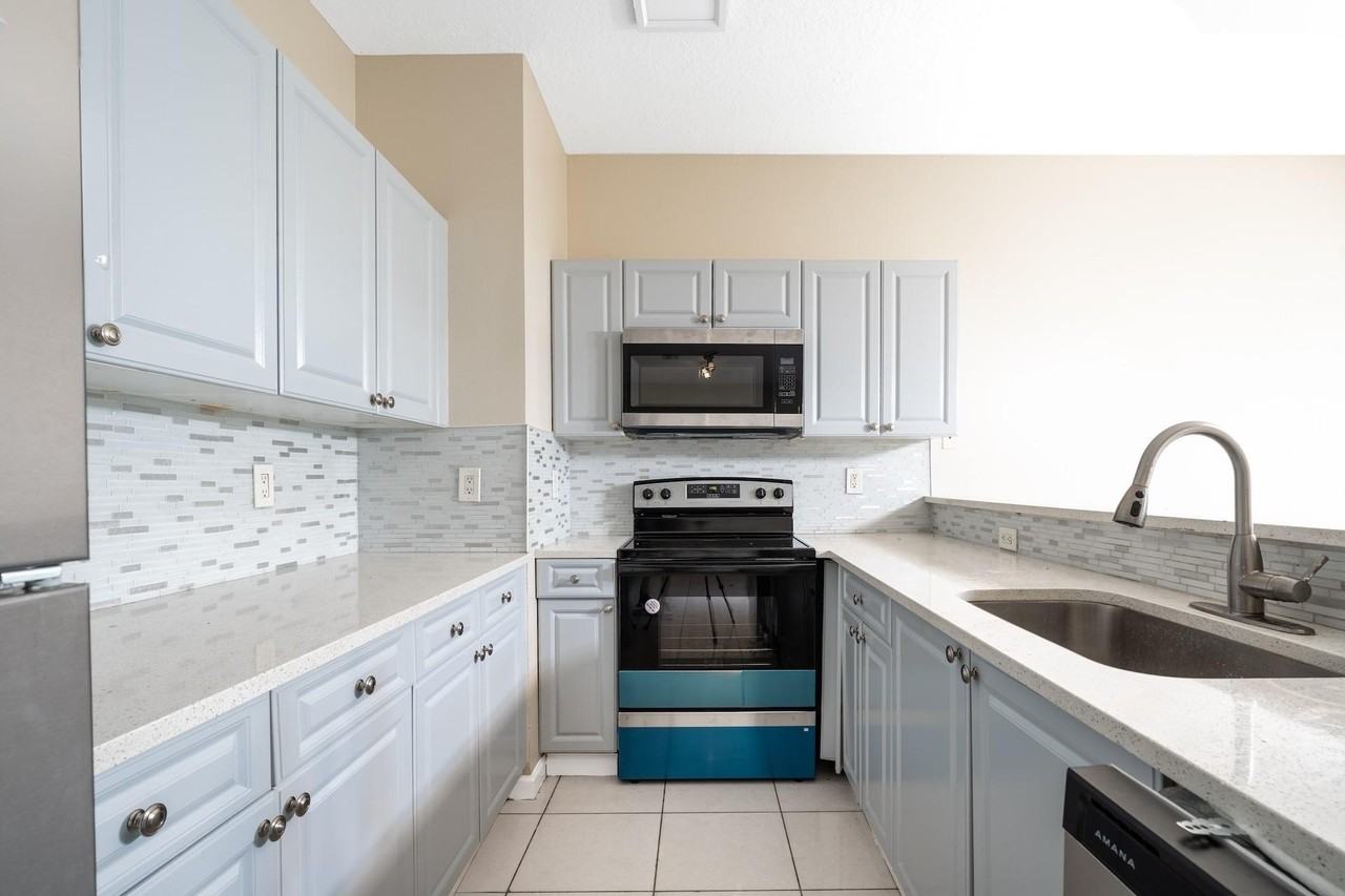 1235 Nw 27th Ave - Photo 4 of 24