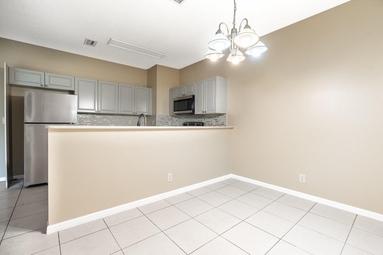 1235 Nw 27th Ave - Photo 5 of 24