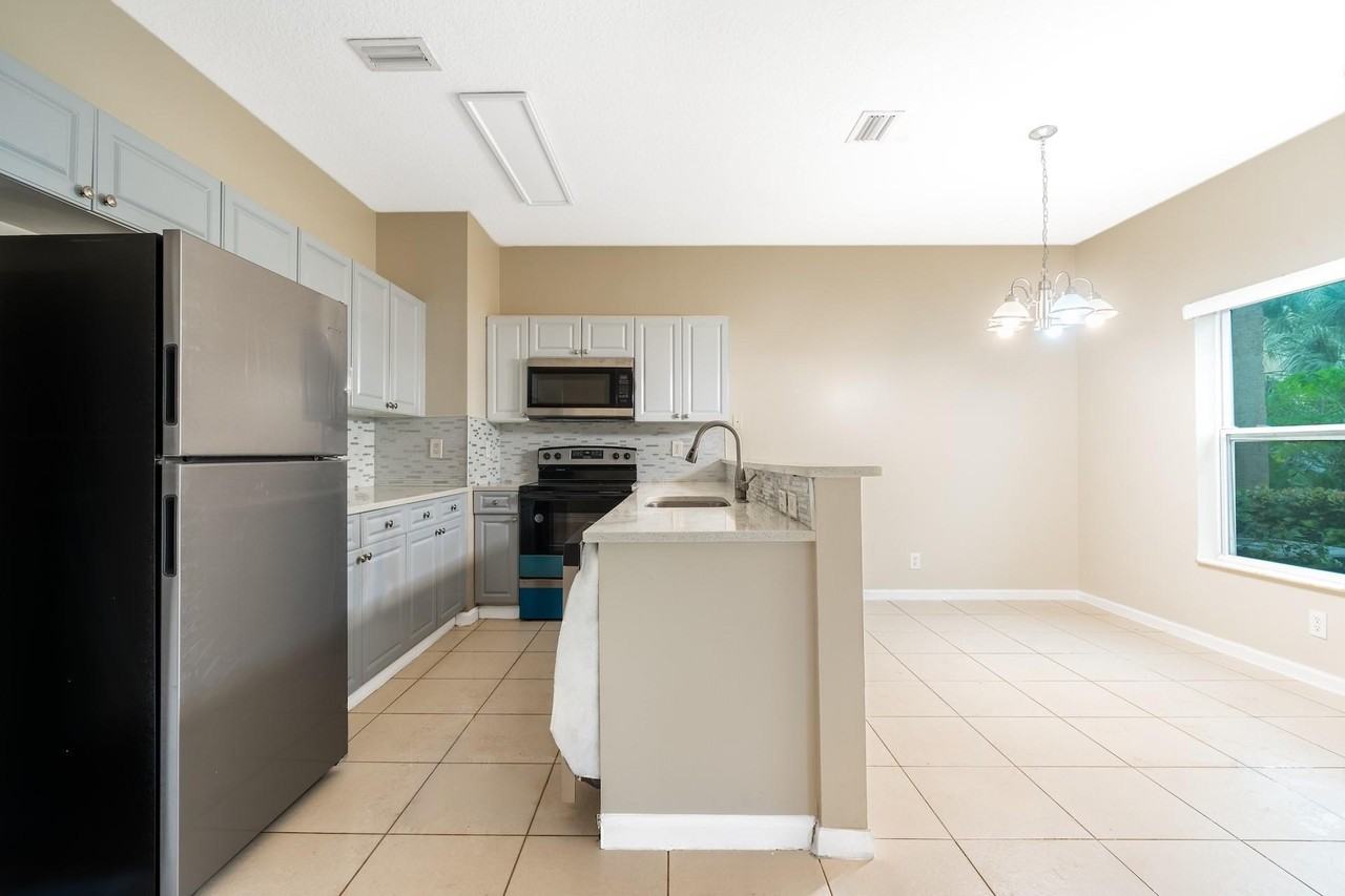 1235 Nw 27th Ave - Photo 6 of 24