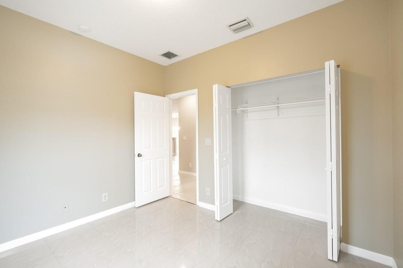 1235 Nw 27th Ave - Photo 7 of 24