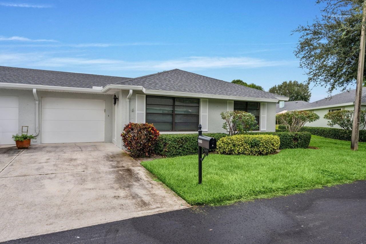 9880 Chestnut Tree Ter #B - Photo 2 of 24
