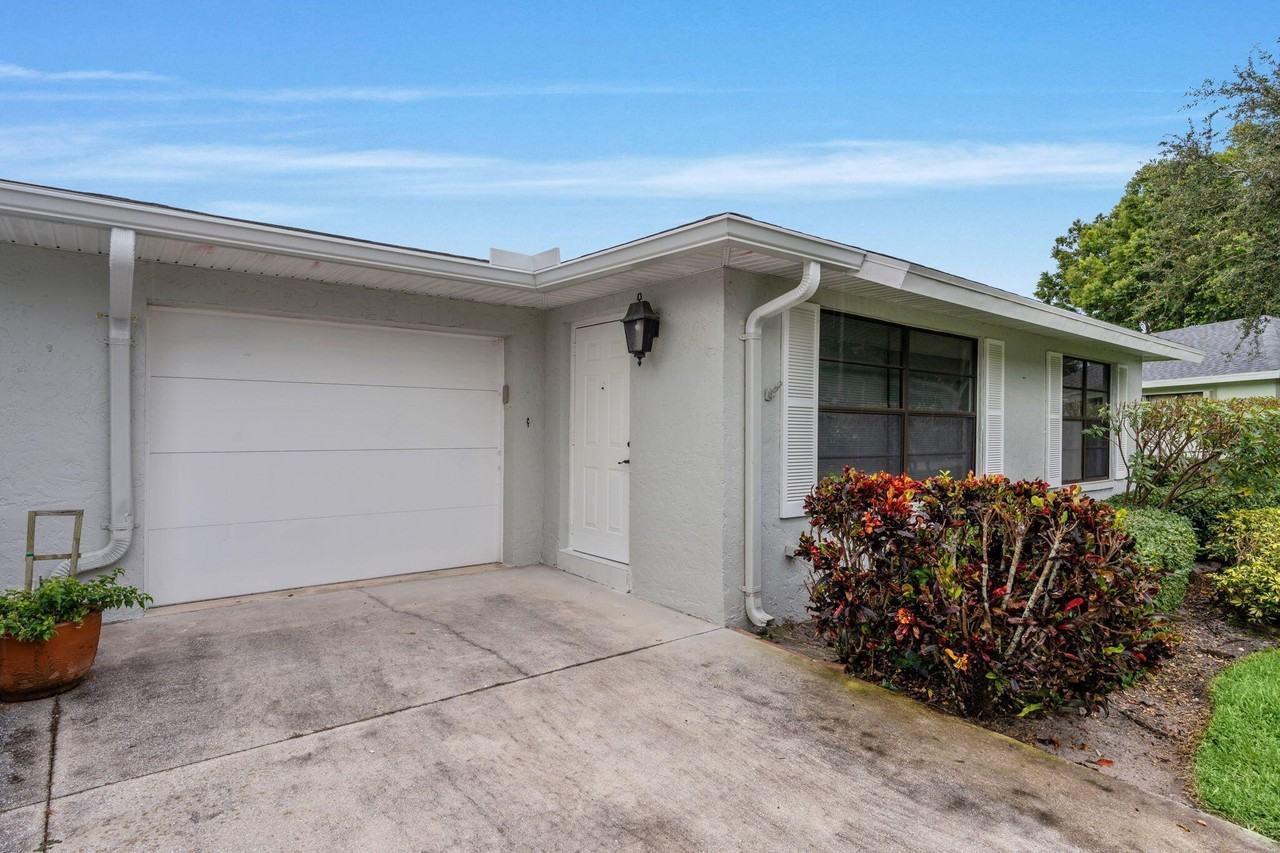 9880 Chestnut Tree Ter #B - Photo 3 of 24