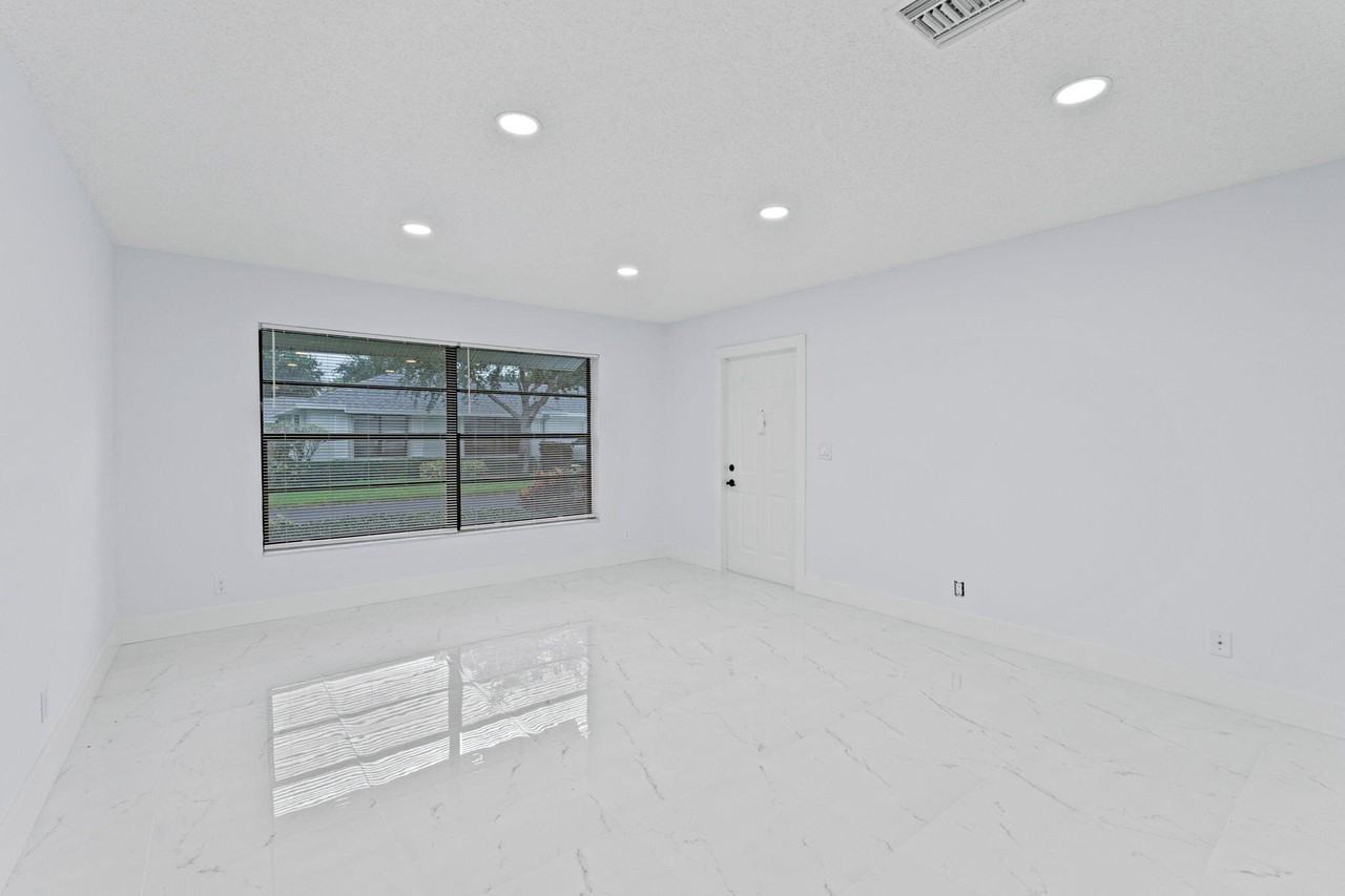 9880 Chestnut Tree Ter #B - Photo 4 of 24