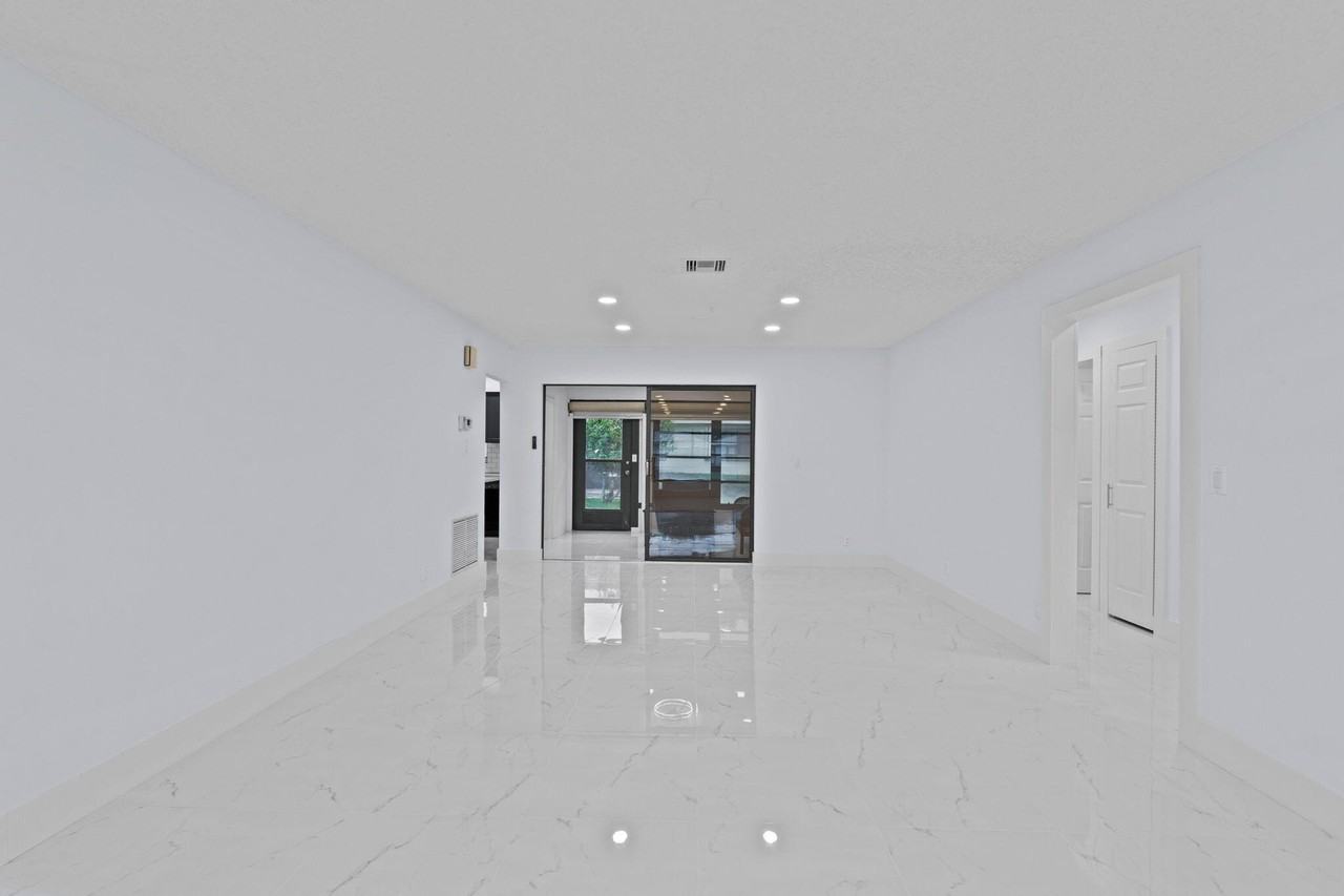 9880 Chestnut Tree Ter #B - Photo 6 of 24