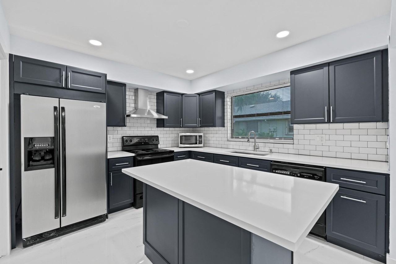 9880 Chestnut Tree Ter #B - Photo 7 of 24