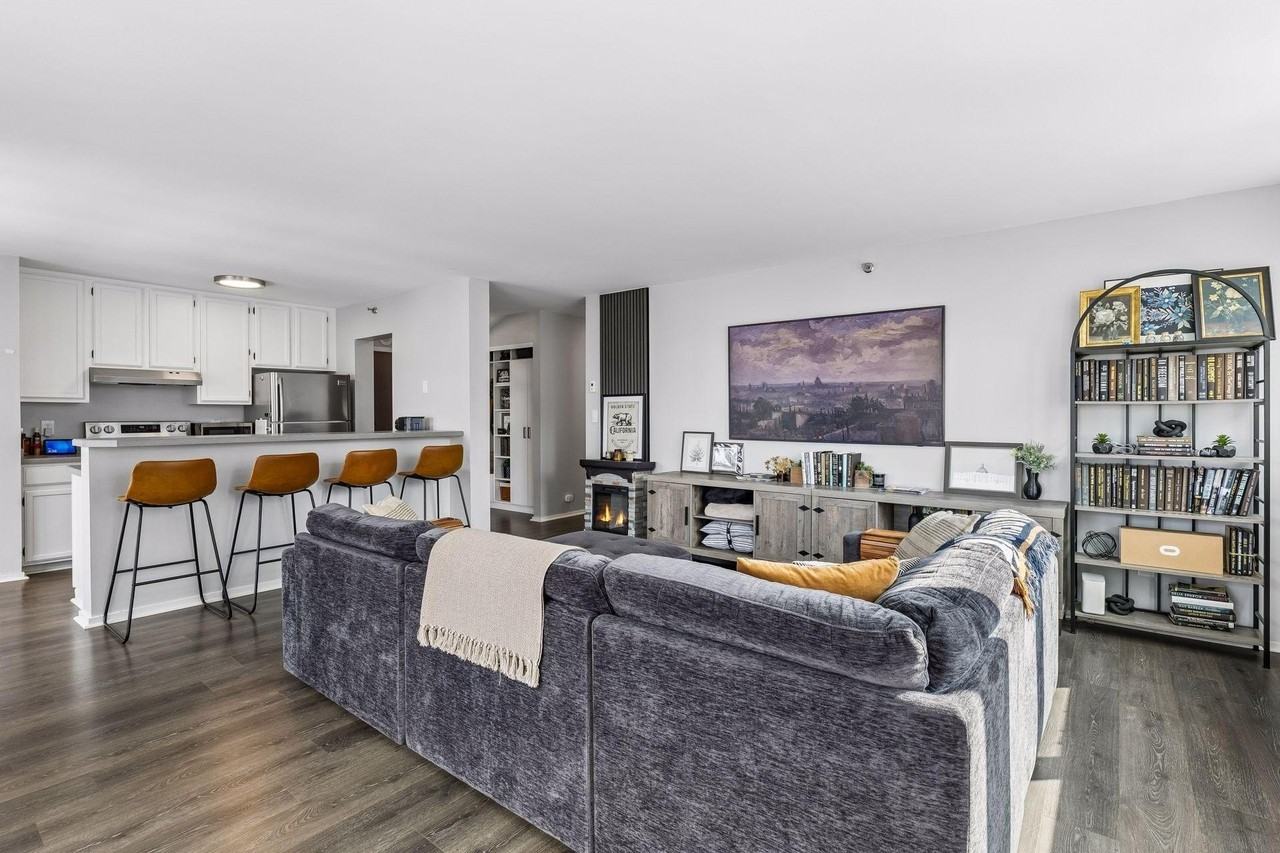433 S 7th St #1701 - Photo 2 of 50